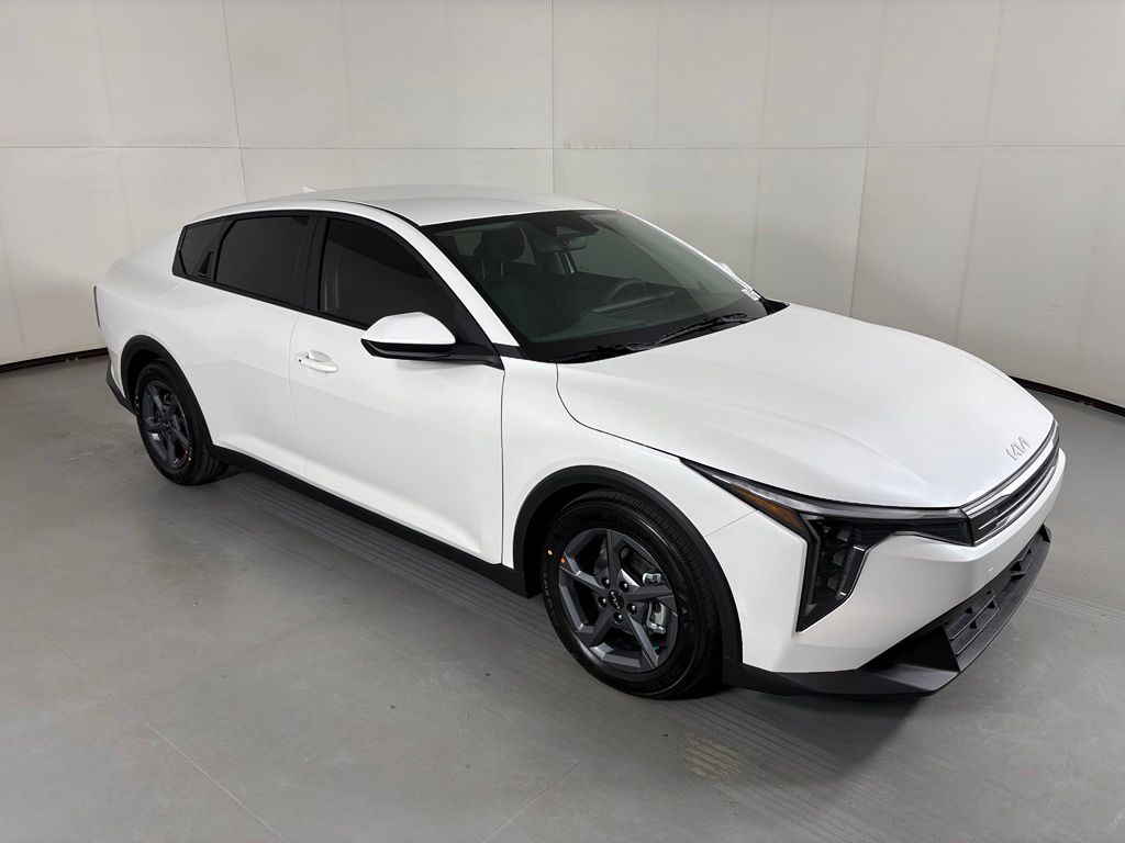 2026 Kia K4 LXS Image 3 of 42