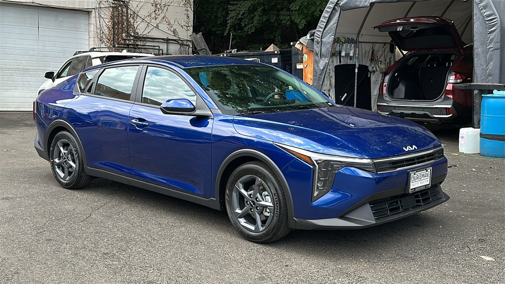 2026 Kia K4 LXS Image 2 of 22