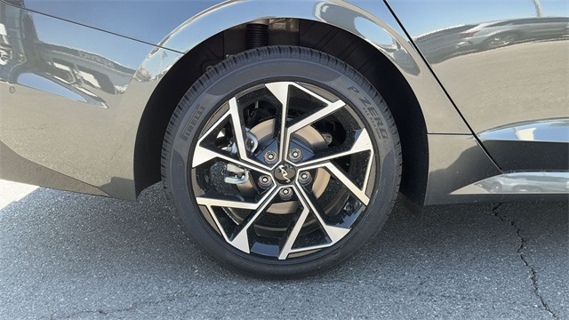 2026 Kia K5 EX Image 15 of 39