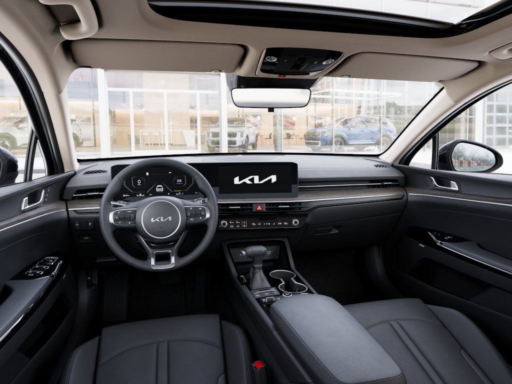2026 Kia K5 EX Image 18 of 36