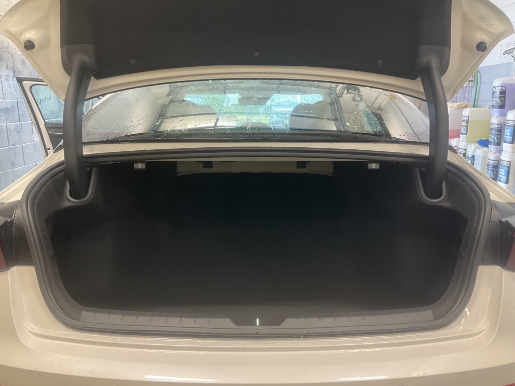 2026 Kia K5 GT Image 10 of 32