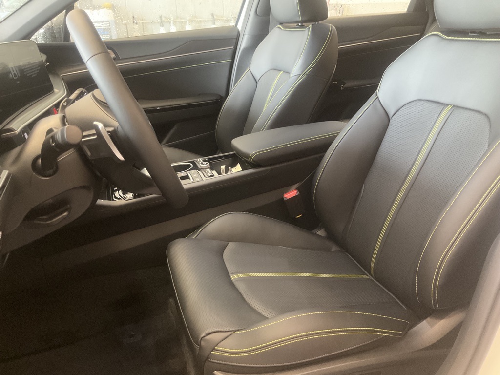 2026 Kia K5 GT Image 13 of 32