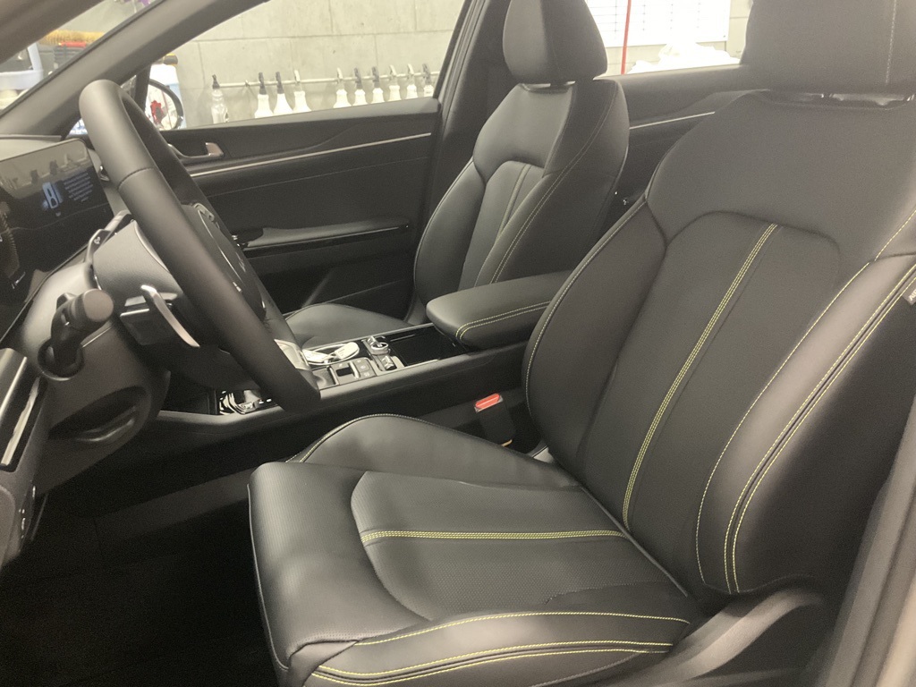 2026 Kia K5 GT Image 13 of 33