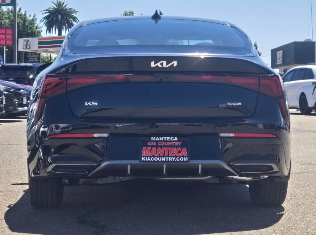 2026 Kia K5 GT-Line Image 3 of 21