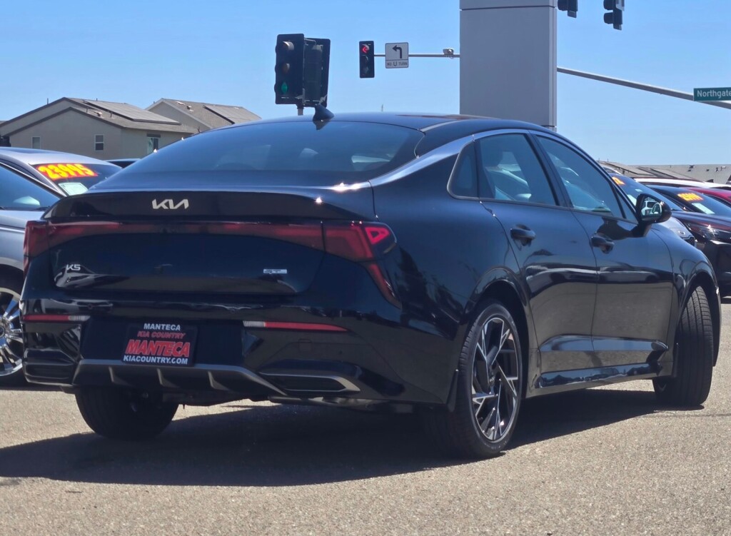 2026 Kia K5 GT-Line Image 2 of 21