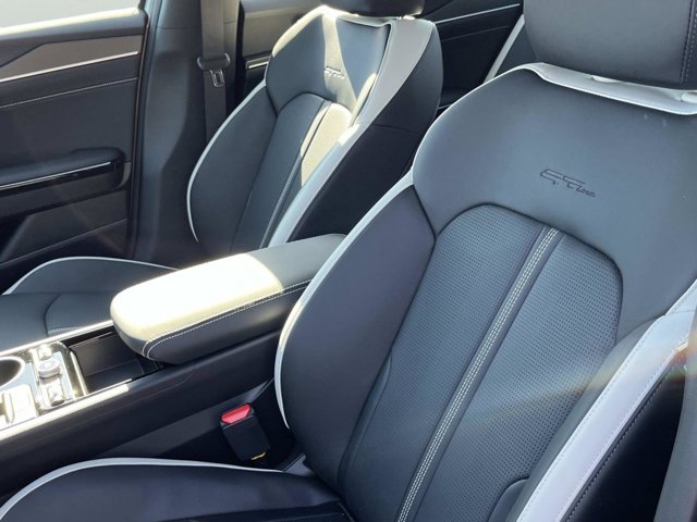 2026 Kia K5 GT-Line Image 12 of 33