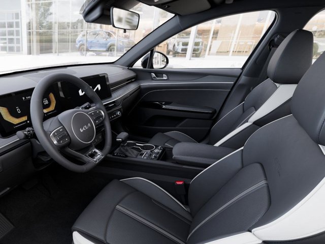 2026 Kia K5 GT-Line Image 18 of 28
