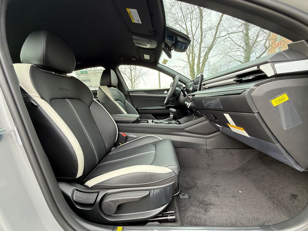 2026 Kia K5 GT-Line Image 13 of 29