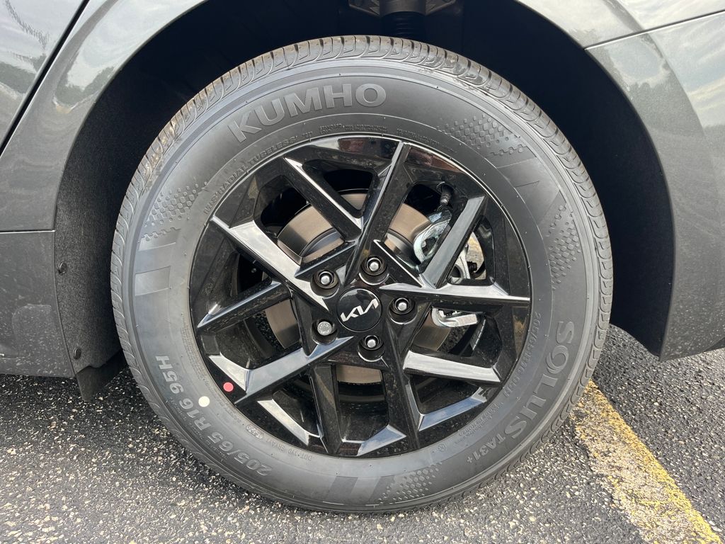 2026 Kia K5 LXS Image 11 of 33