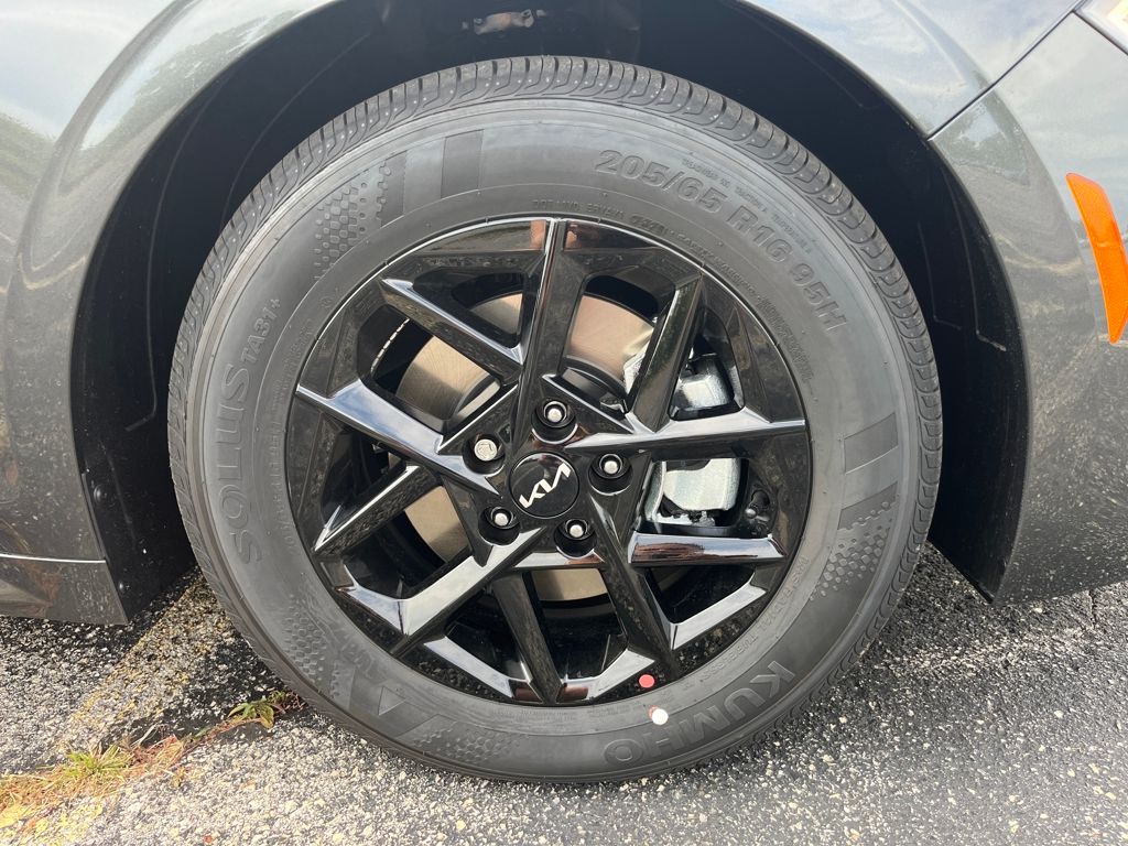 2026 Kia K5 LXS Image 9 of 33