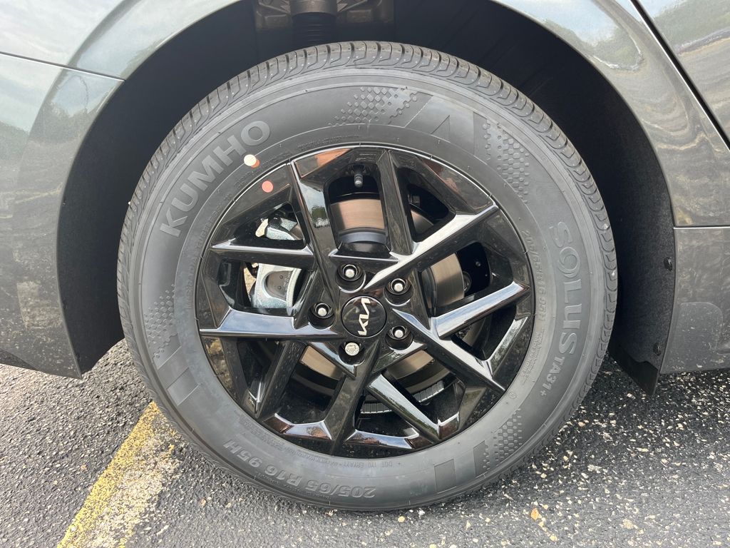 2026 Kia K5 LXS Image 10 of 33