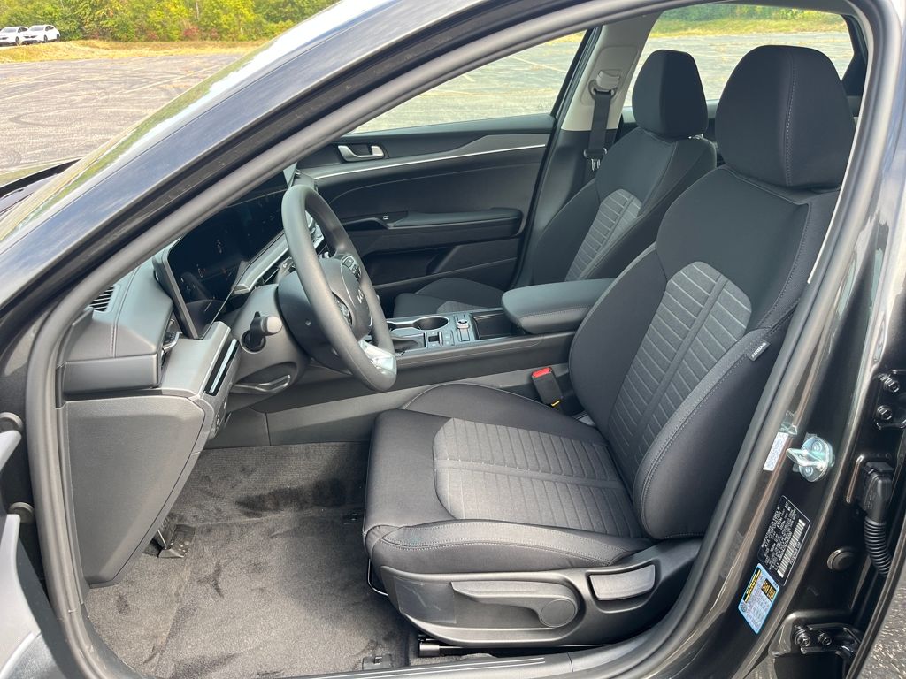 2026 Kia K5 LXS Image 16 of 33