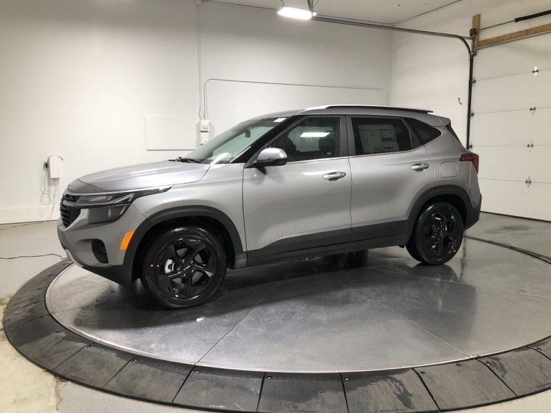 2026 Kia Seltos EX Image 2 of 35