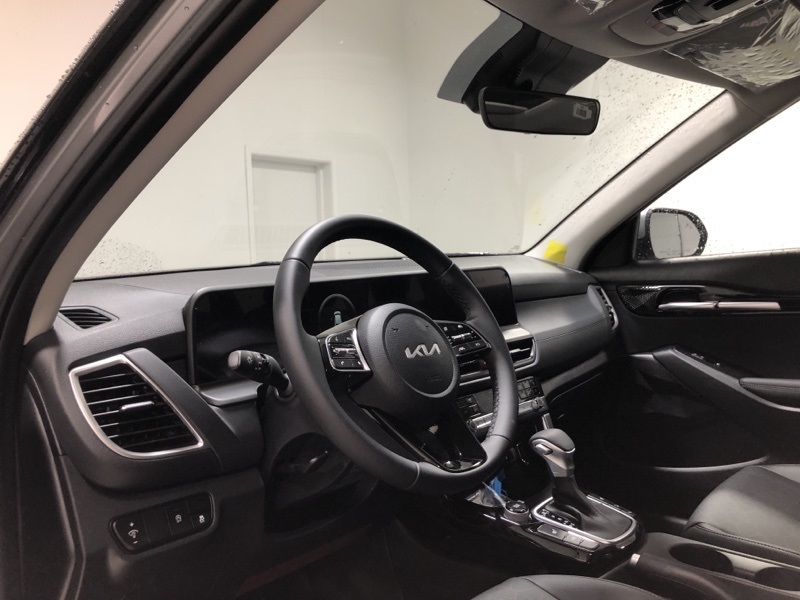 2026 Kia Seltos EX Image 17 of 35