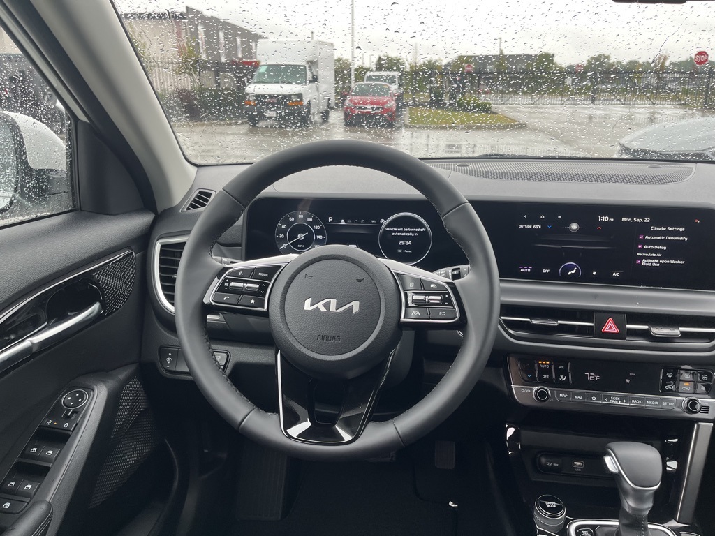 2026 Kia Seltos EX Image 14 of 32