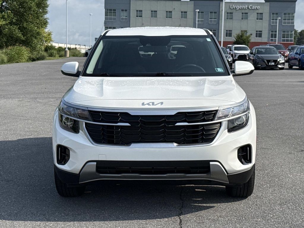 2026 Kia Seltos LX Image 2 of 31