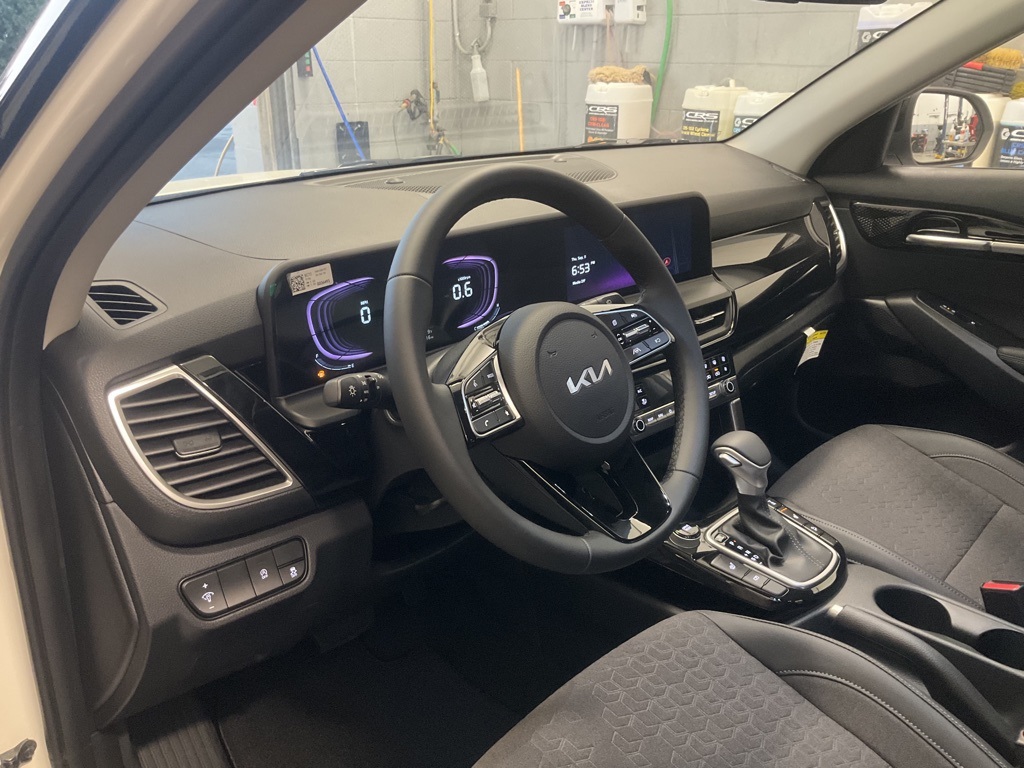 2026 Kia Seltos S Image 16 of 32