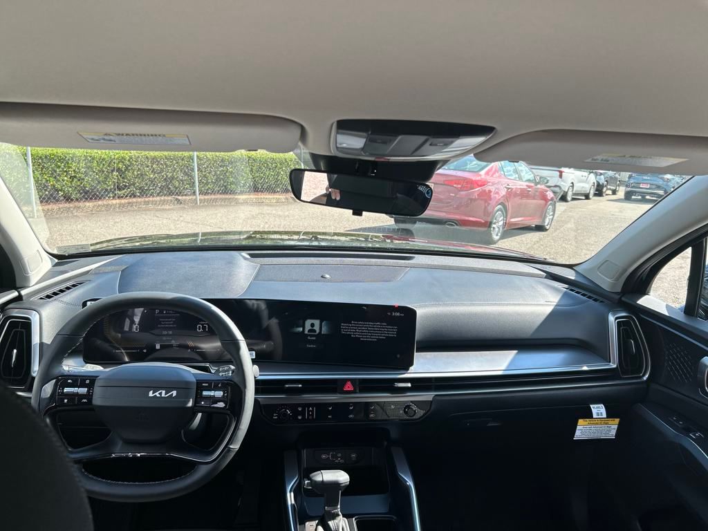 2026 Kia Sorento LX Image 17 of 32