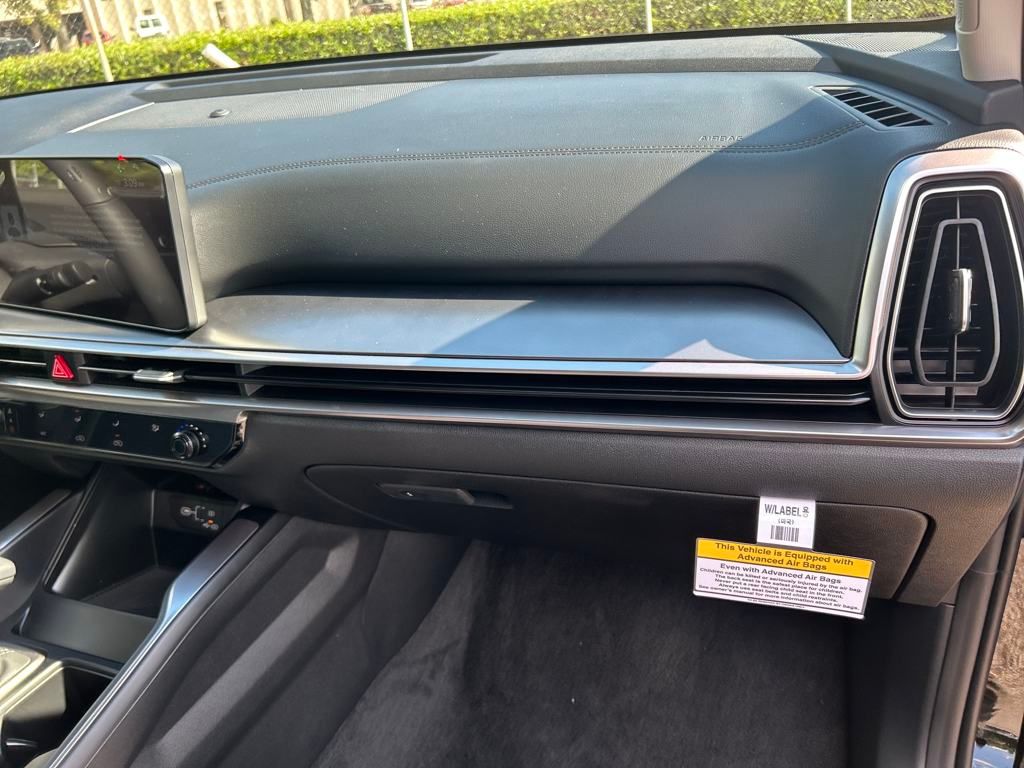 2026 Kia Sorento LX Image 19 of 32