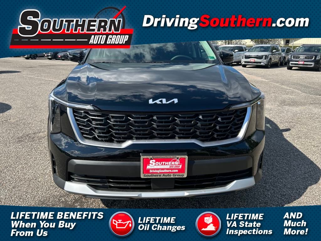 2026 Kia Sorento LX Image 2 of 32