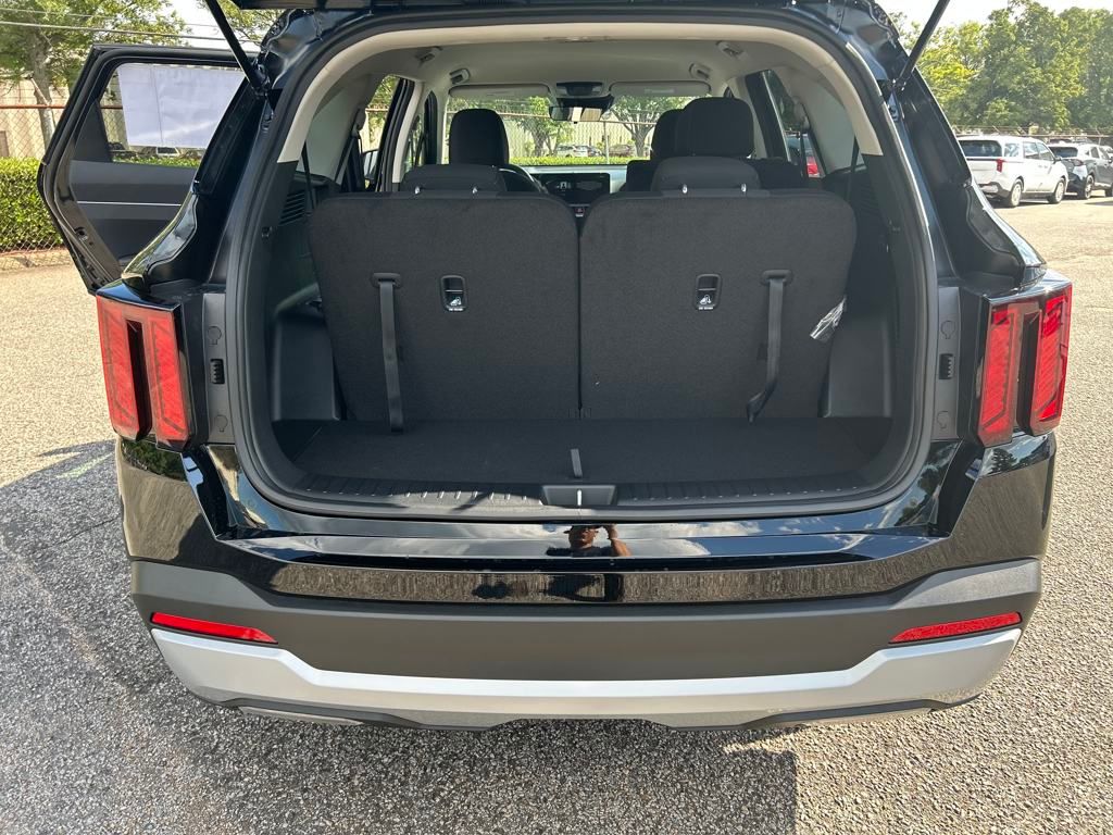 2026 Kia Sorento LX Image 9 of 32
