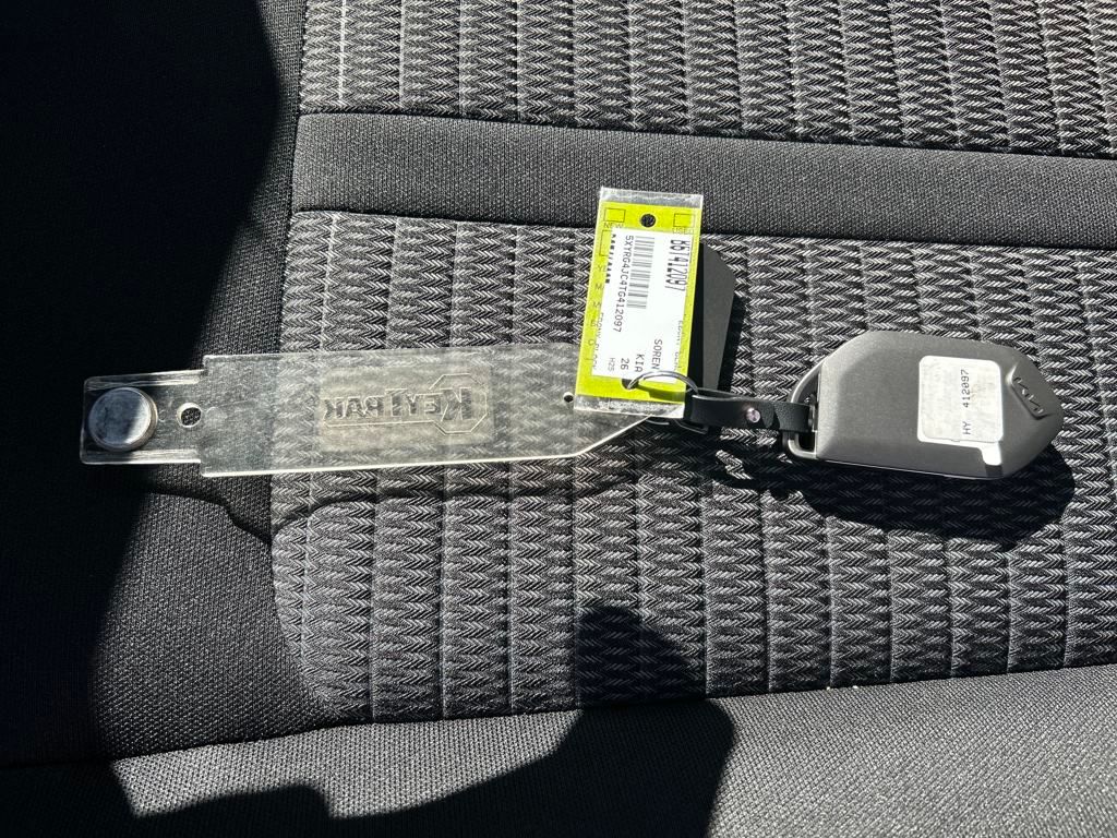 2026 Kia Sorento LX Image 27 of 32