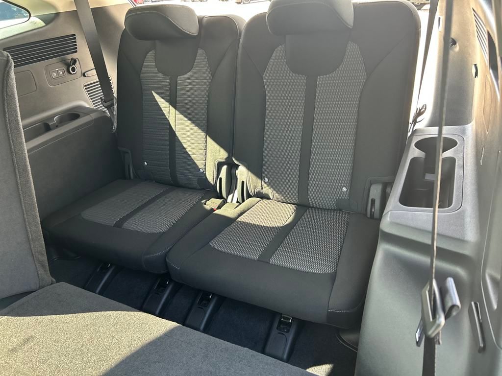 2026 Kia Sorento LX Image 12 of 32