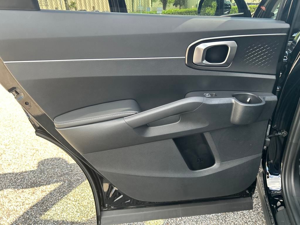 2026 Kia Sorento LX Image 23 of 32