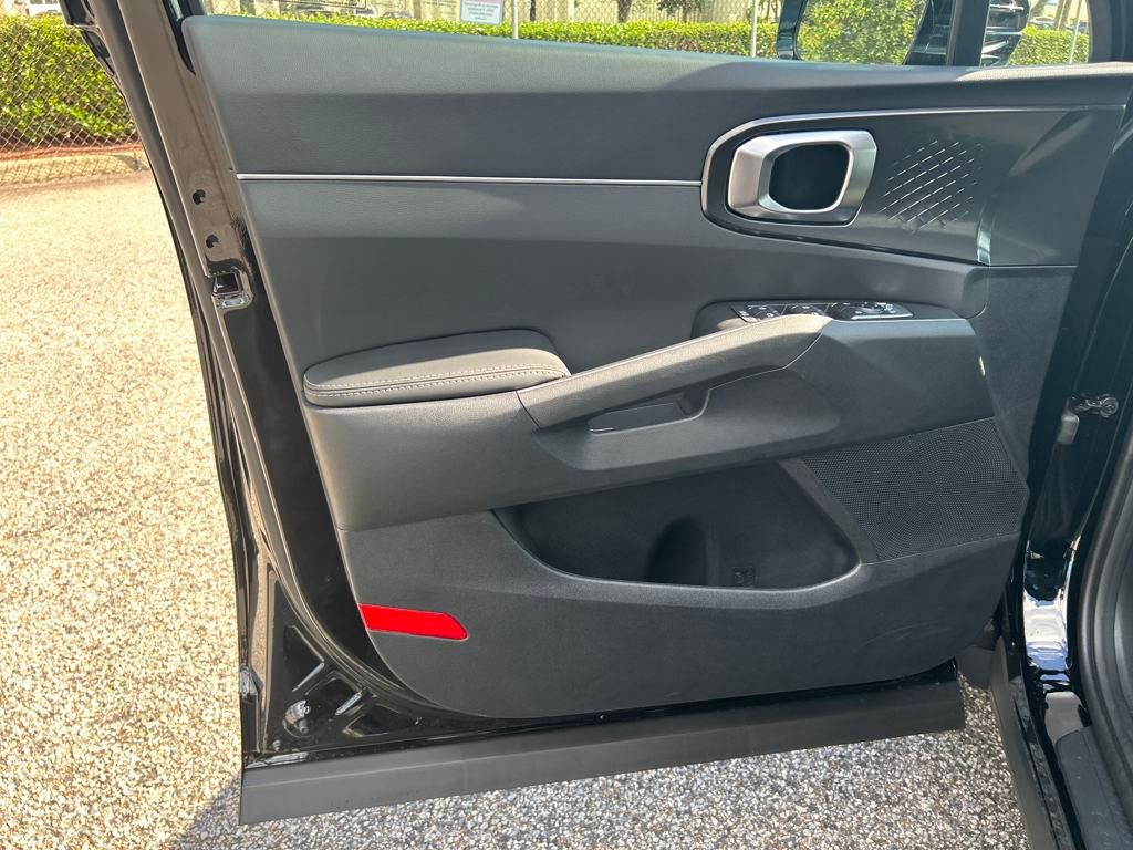 2026 Kia Sorento LX Image 24 of 32