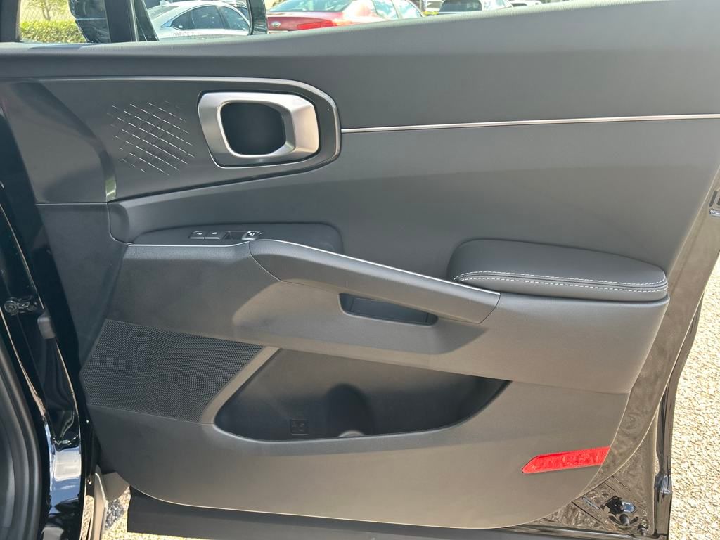 2026 Kia Sorento LX Image 25 of 32