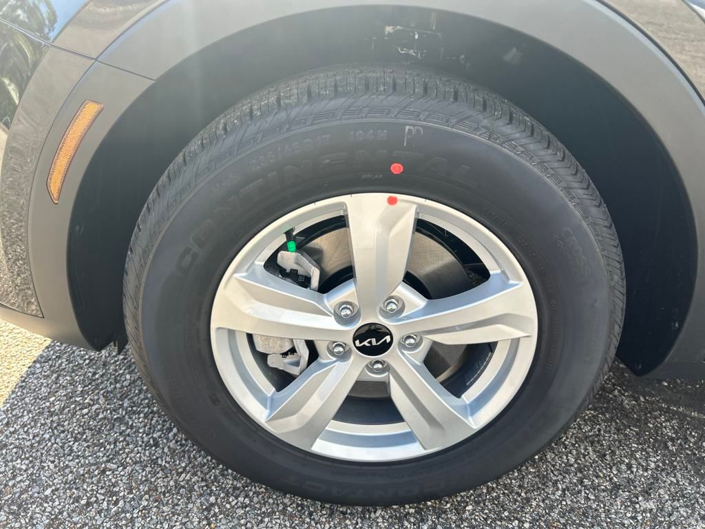 2026 Kia Sorento LX Image 8 of 32