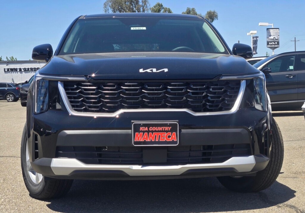 2026 Kia Sorento LX Image 2 of 16