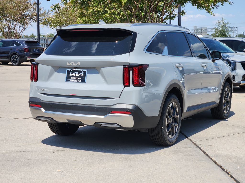 2026 Kia Sorento S Image 3 of 21