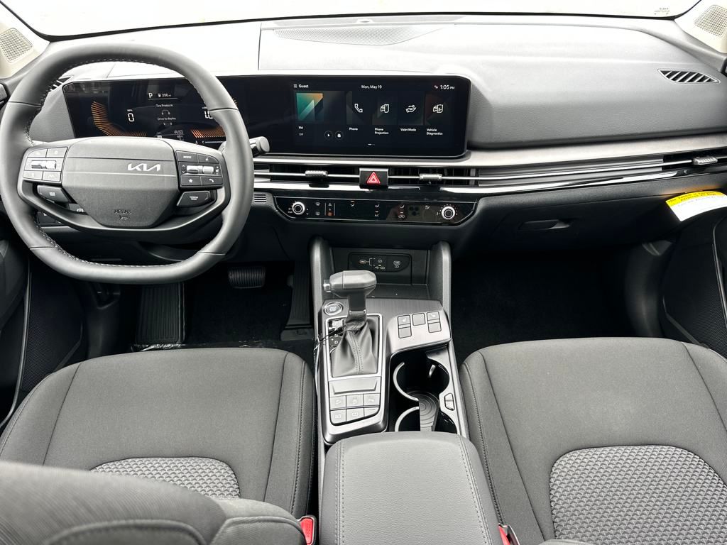 Vehicle image 17 of 35
