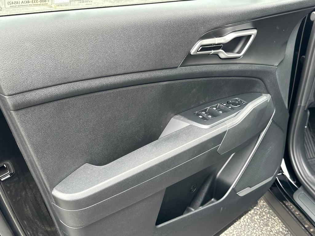 Vehicle image 11 of 35