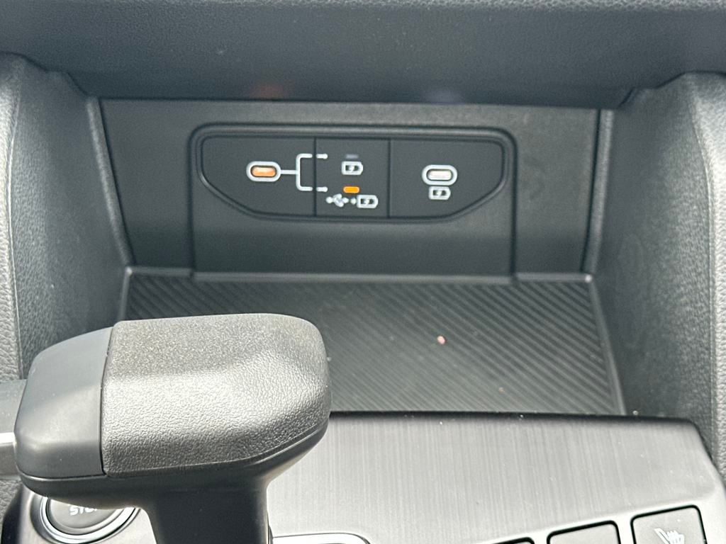 Vehicle image 23 of 35