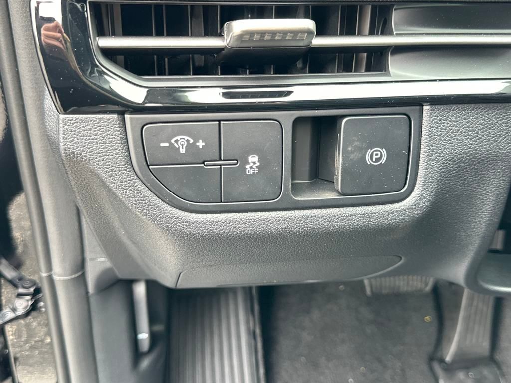 Vehicle image 13 of 35