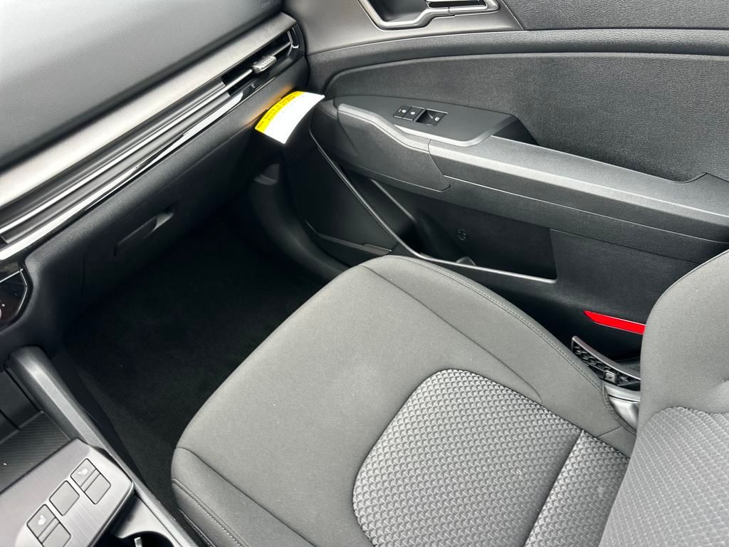 Vehicle image 28 of 35