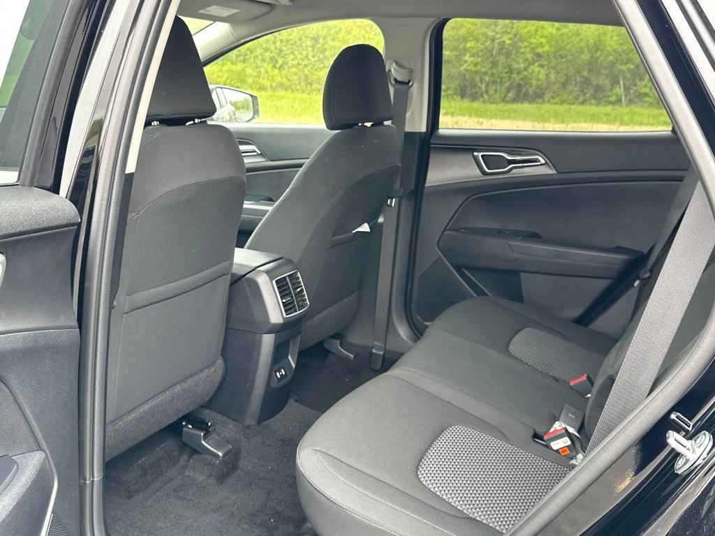 Vehicle image 14 of 35
