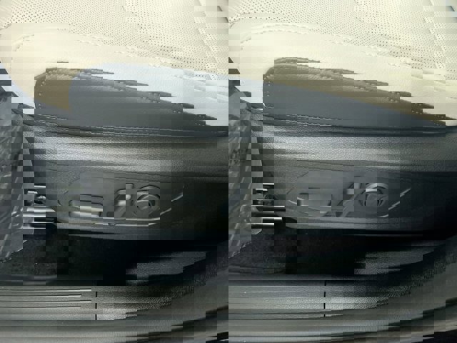 Vehicle image 15 of 33