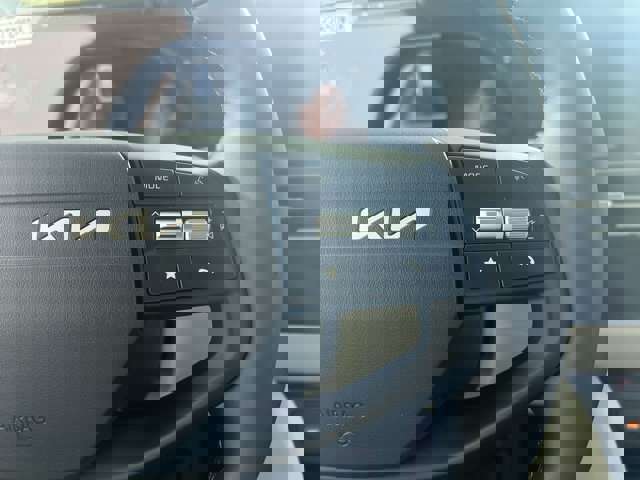 Vehicle image 19 of 33