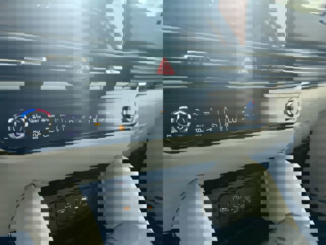 Vehicle image 24 of 33