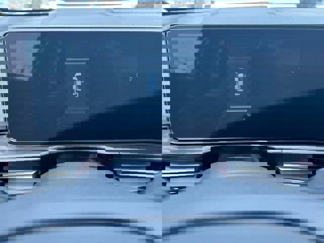 Vehicle image 21 of 33