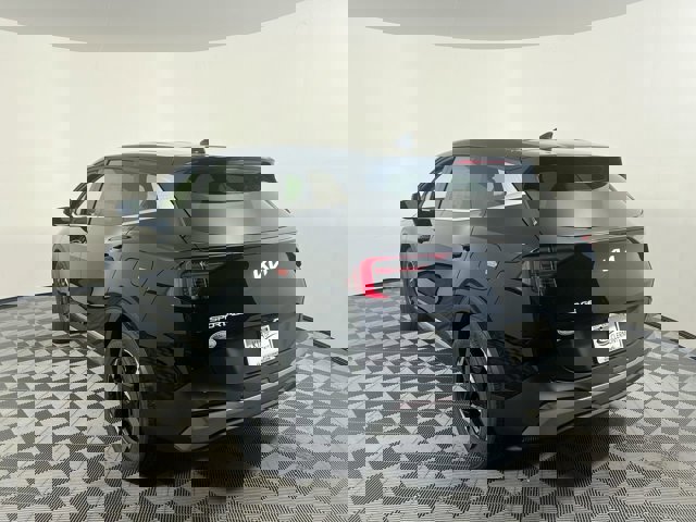 Vehicle image 7 of 33
