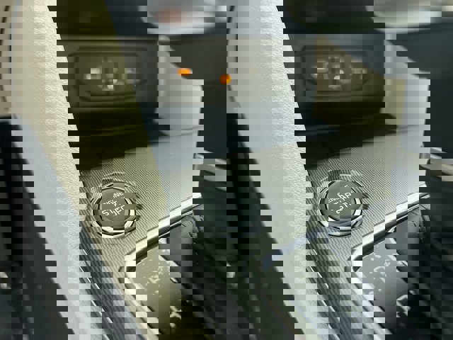 Vehicle image 22 of 33