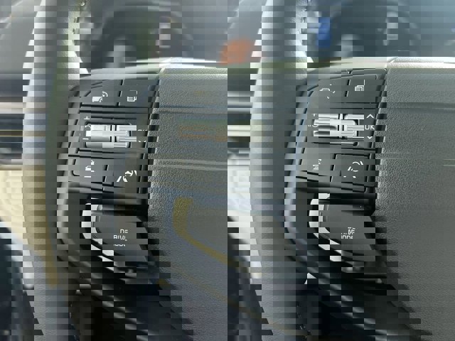 Vehicle image 18 of 33