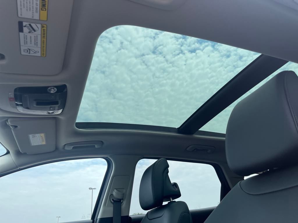 Vehicle image 14 of 46