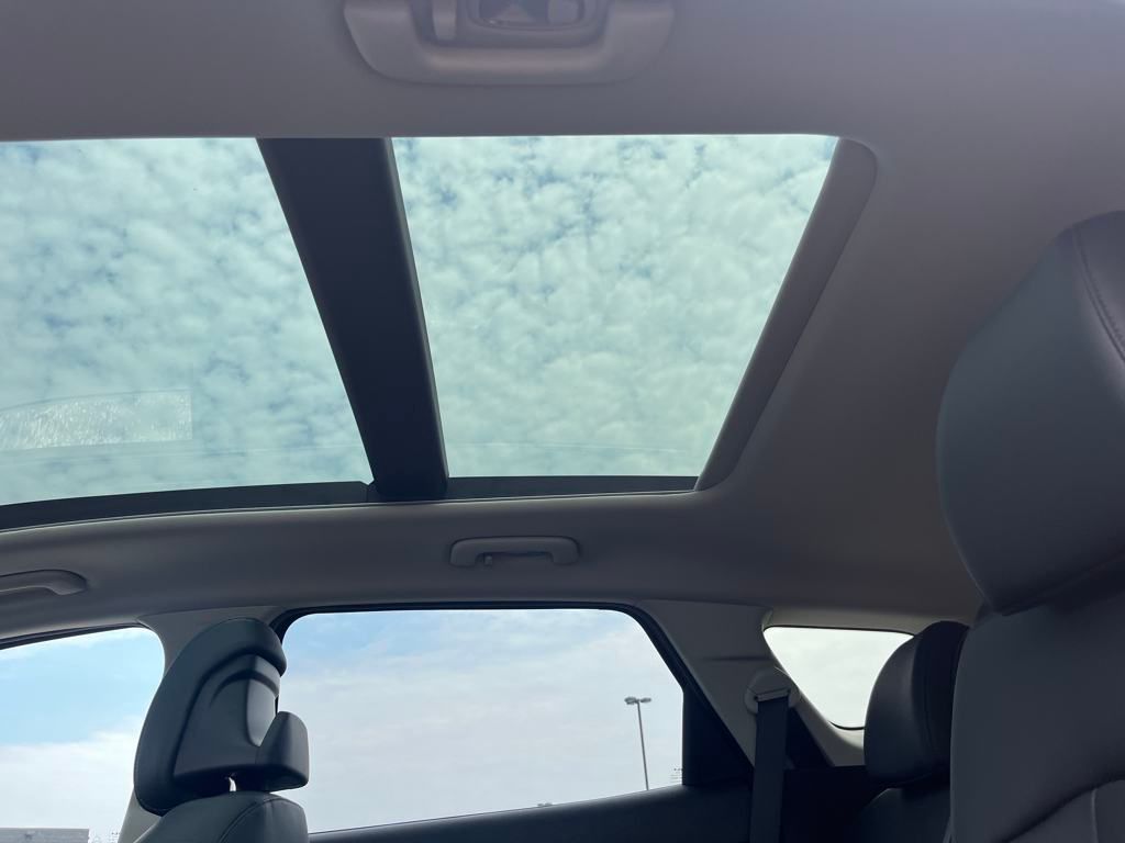 Vehicle image 16 of 46