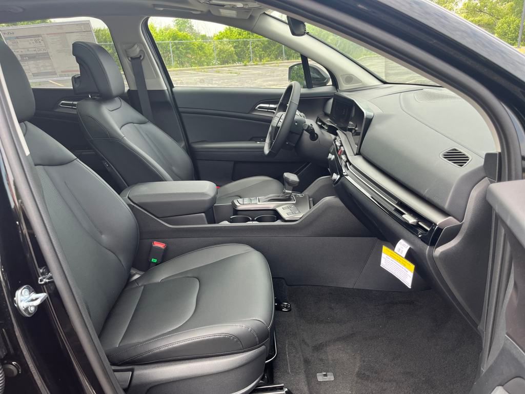 Vehicle image 17 of 46