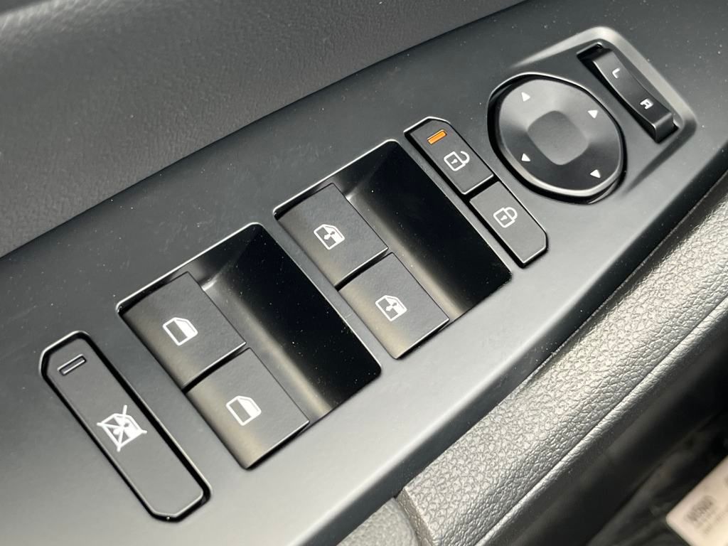 Vehicle image 21 of 46